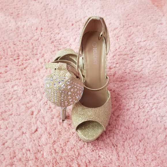 Heels - Picture 2 of 3